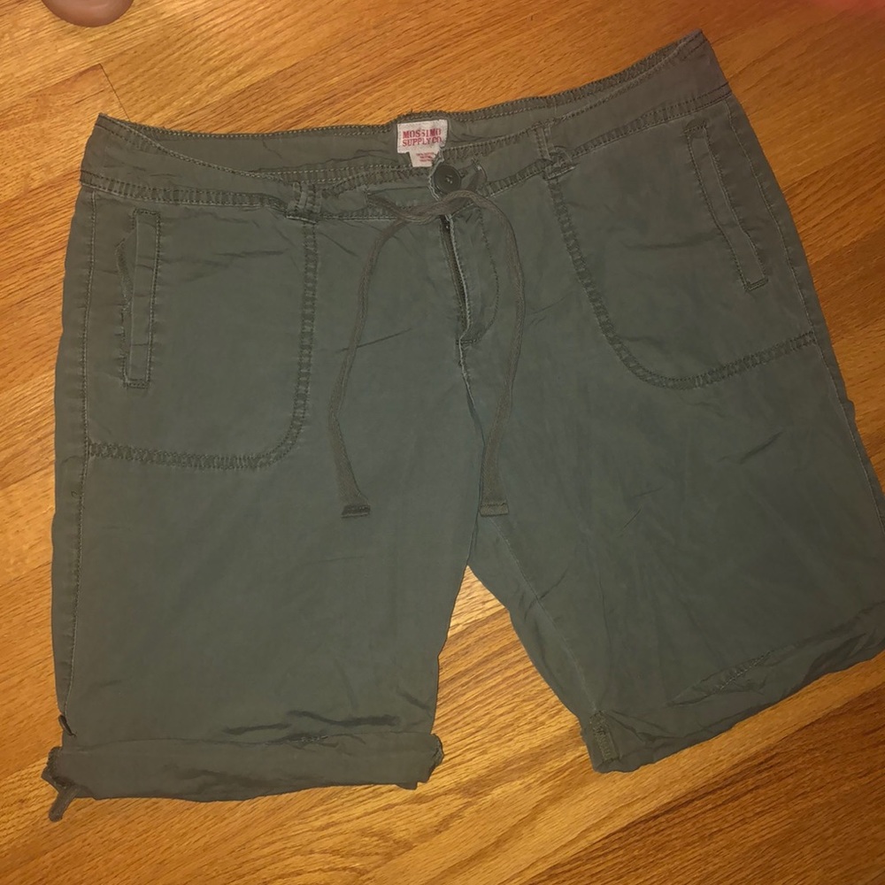 6 INCH IN LENGTH DARK GREEN SHORTS